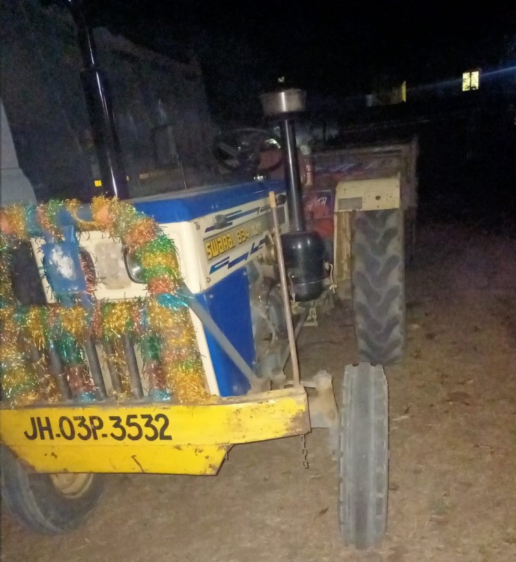 छतरपुर पुलिस ने एक ट्रैक्टर अवैध बालू पकड़ा : कार्रवाई के लिए डीएमओ को लिखा