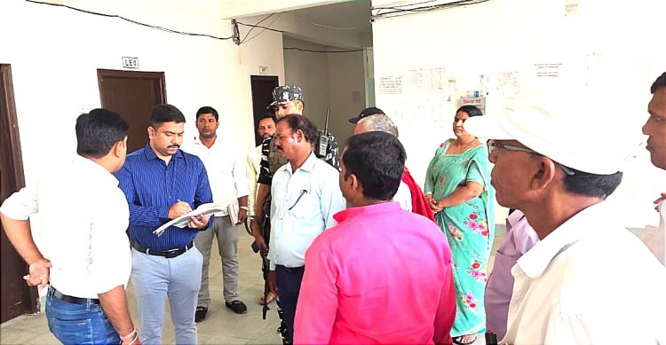 पलामू डीसी ने तरहसी और लेस्लीगंज प्रखंड कार्यालय का औचक निरीक्षण किया : अनुपस्थित रहे कर्मियों पर हुई कार्रवाई