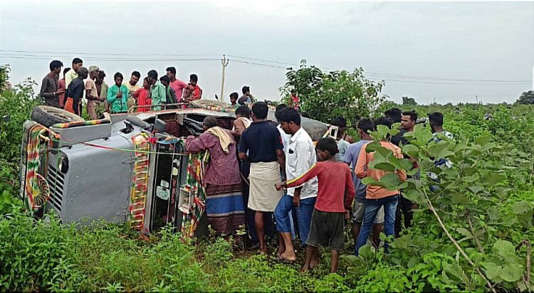 छतरपुर : सड़क दुर्घटना में 2 की मौत और 3 घायल