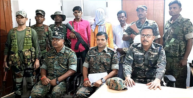 नवरात्र पर घर आये टीएसपीसी के एरिया कमांडर को पुलिस ने पकड़ा