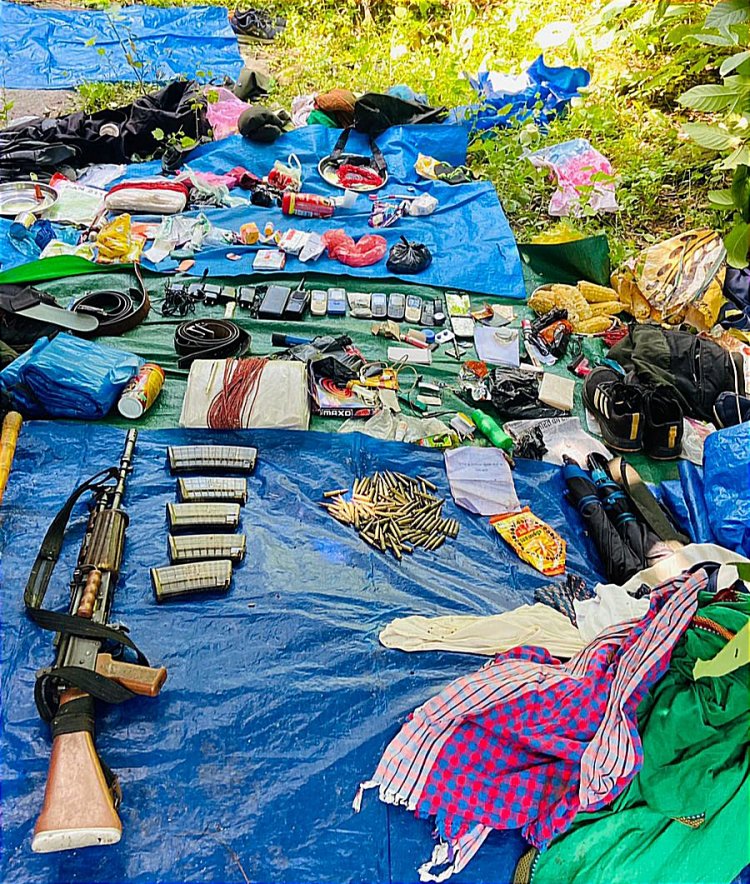 एक माह के भीतर माओवादियों के साथ चतरा पुलिस की दूसरी मुठभेड़ : इंसास रायफल सहित कई सामान बरामद
